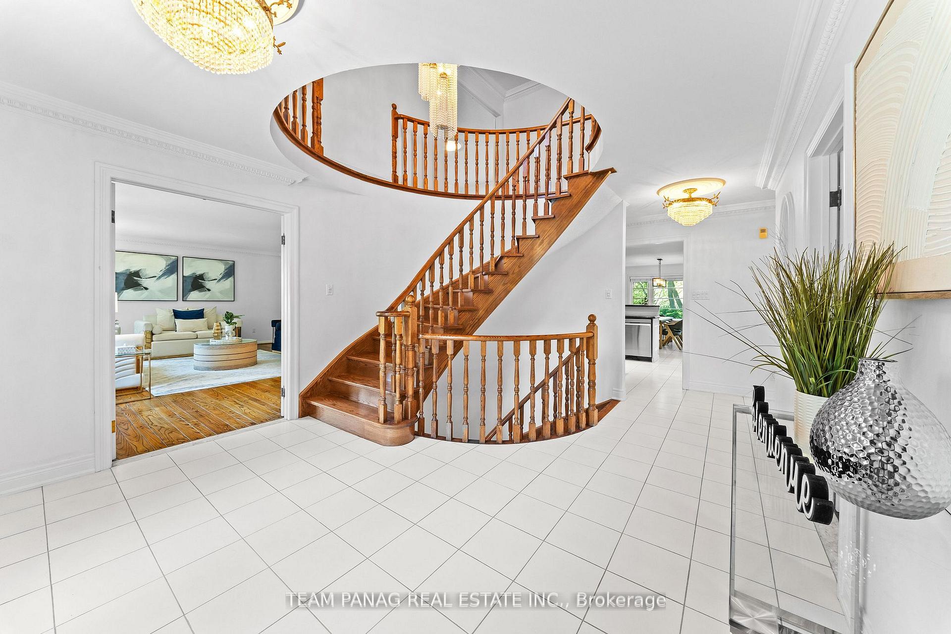 Photo 12 of 8 Enchanted Court, Brampton, Snelgrove — HOMEH