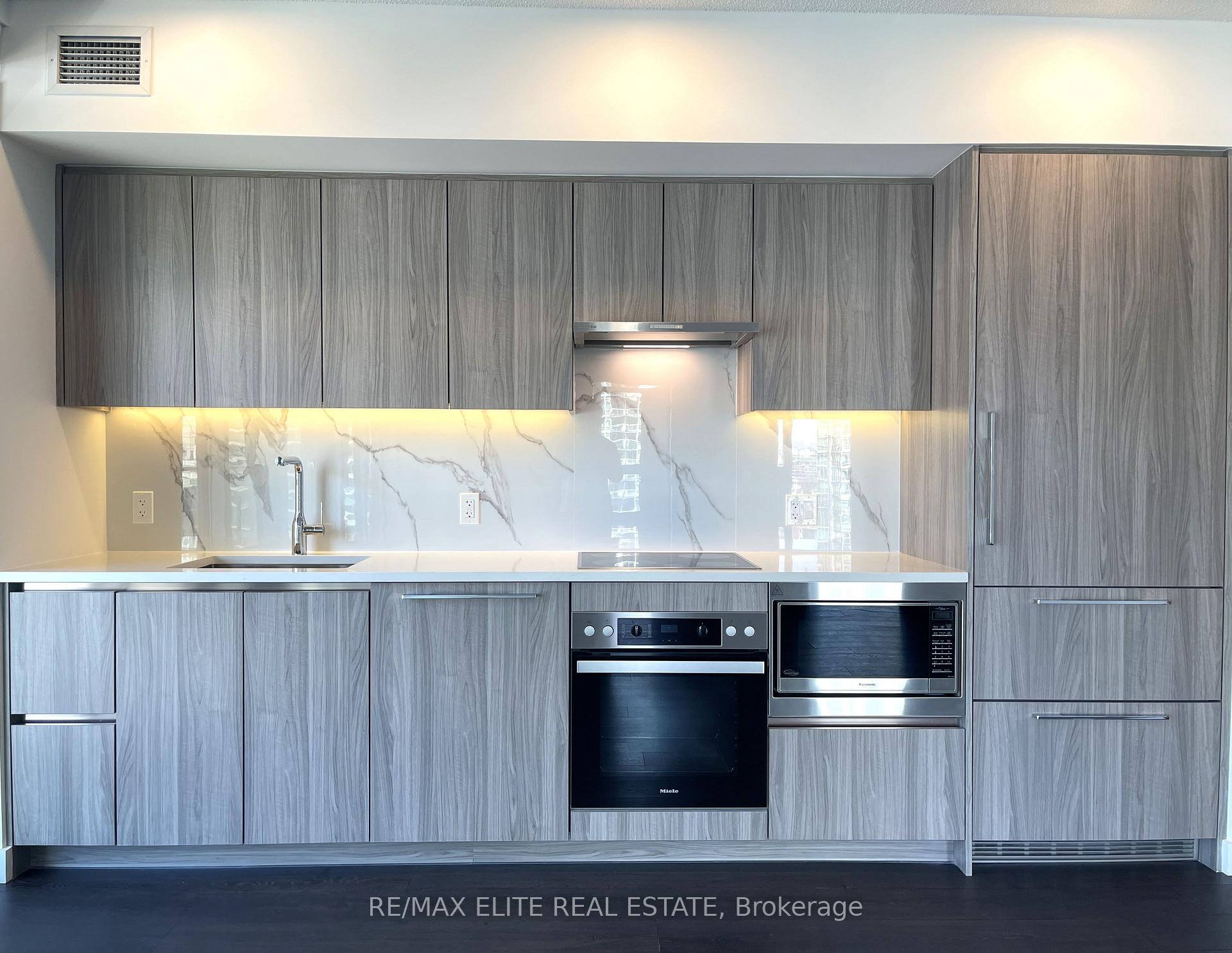 Photo 3 of Unit 2103, 1 Concord Cityplace Way, Toronto, Waterfront Communities — HOMEH