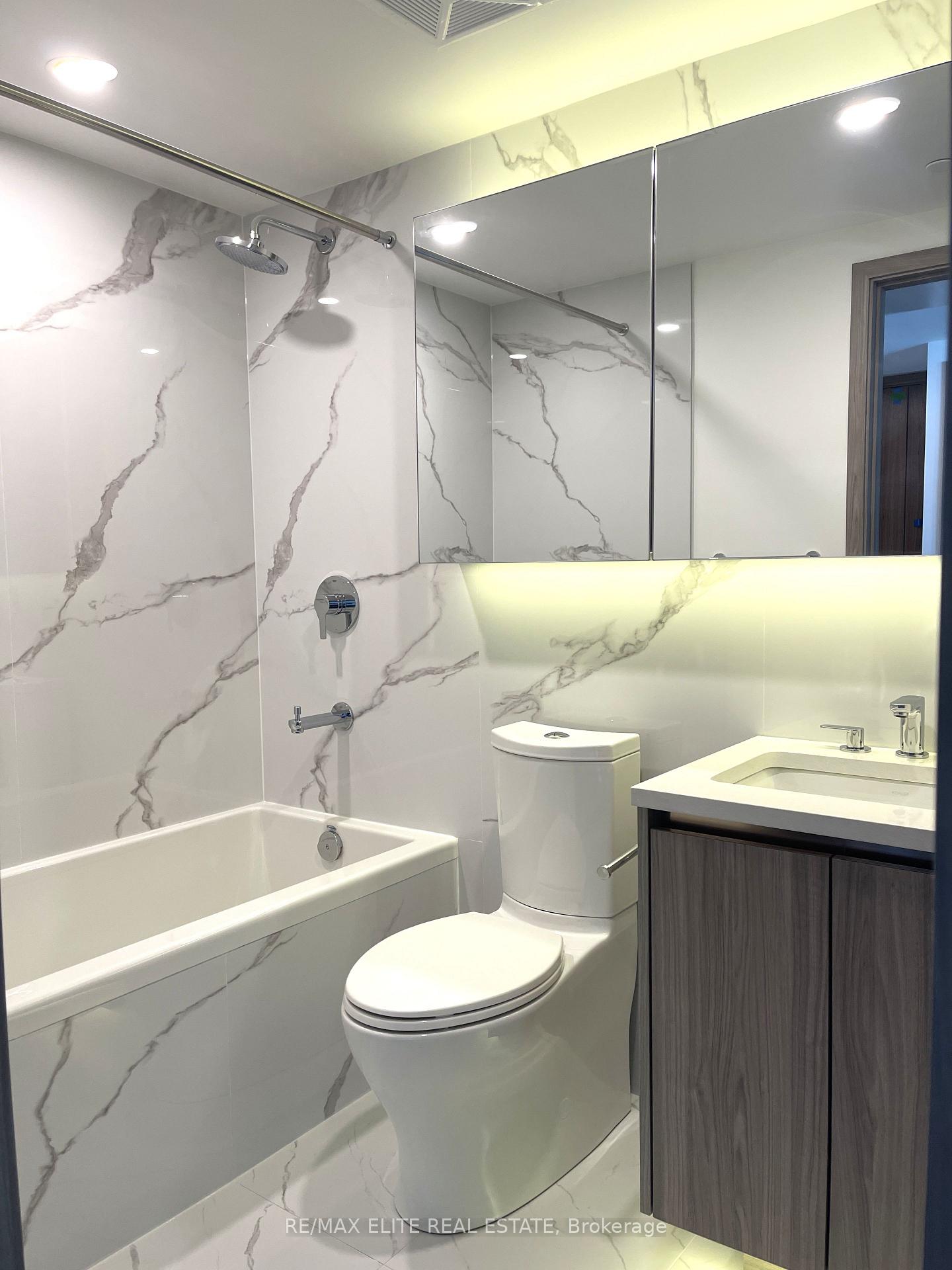 Photo 10 of Unit 2103, 1 Concord Cityplace Way, Toronto, Waterfront Communities — HOMEH