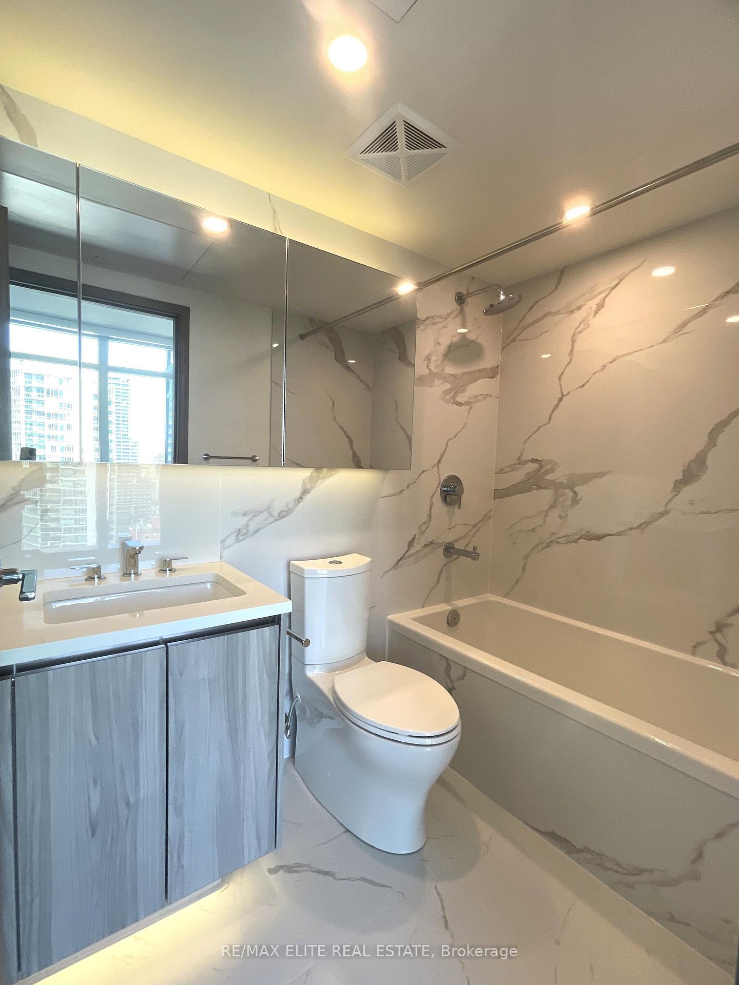 Photo 11 of Unit 2103, 1 Concord Cityplace Way, Toronto, Waterfront Communities — HOMEH