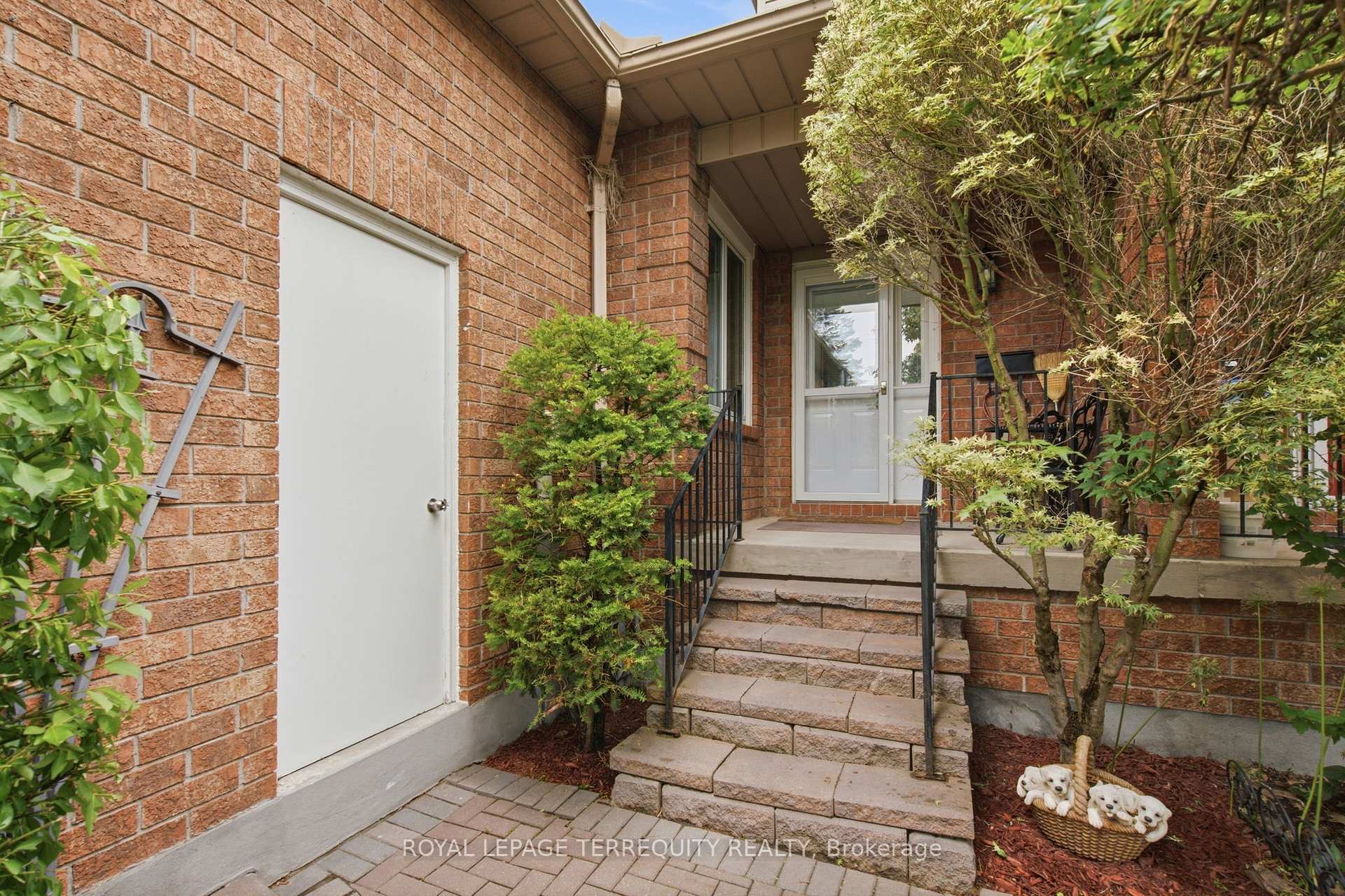 Photo 3 of 1765 Dufferin Street, Whitby, Port Whitby — HOMEH