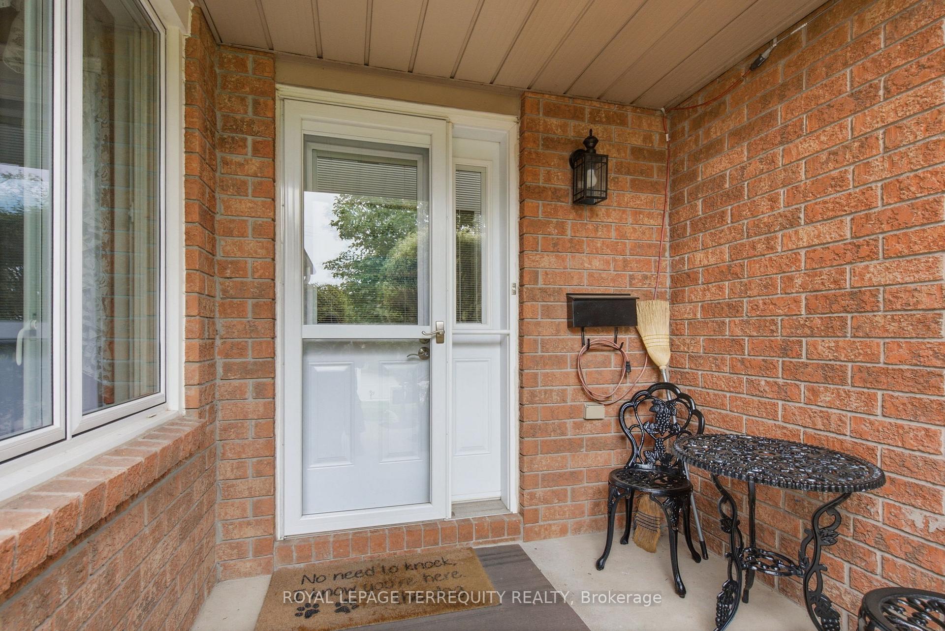 Photo 4 of 1765 Dufferin Street, Whitby, Port Whitby — HOMEH
