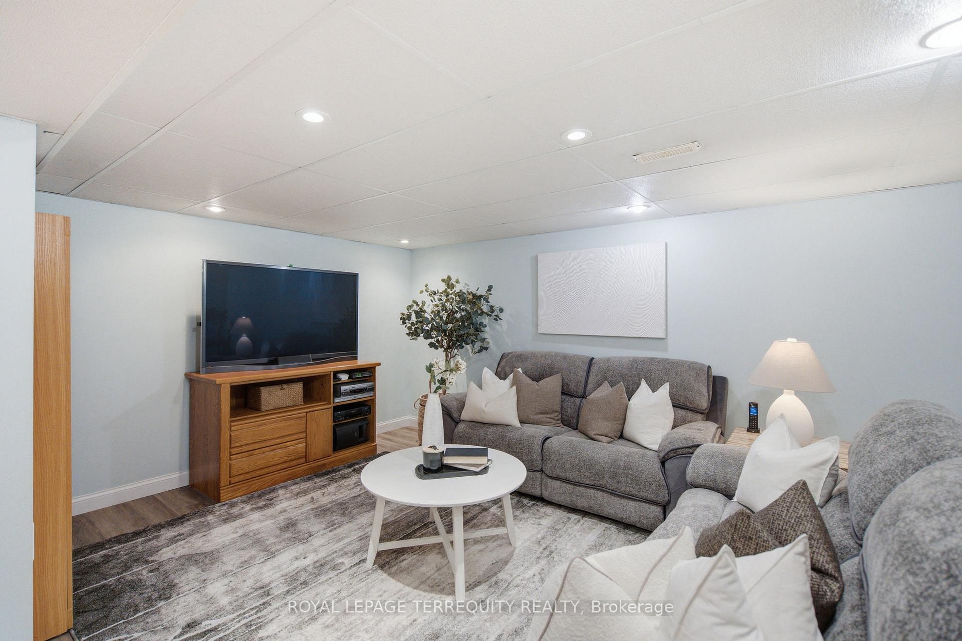 Photo 33 of 1765 Dufferin Street, Whitby, Port Whitby — HOMEH