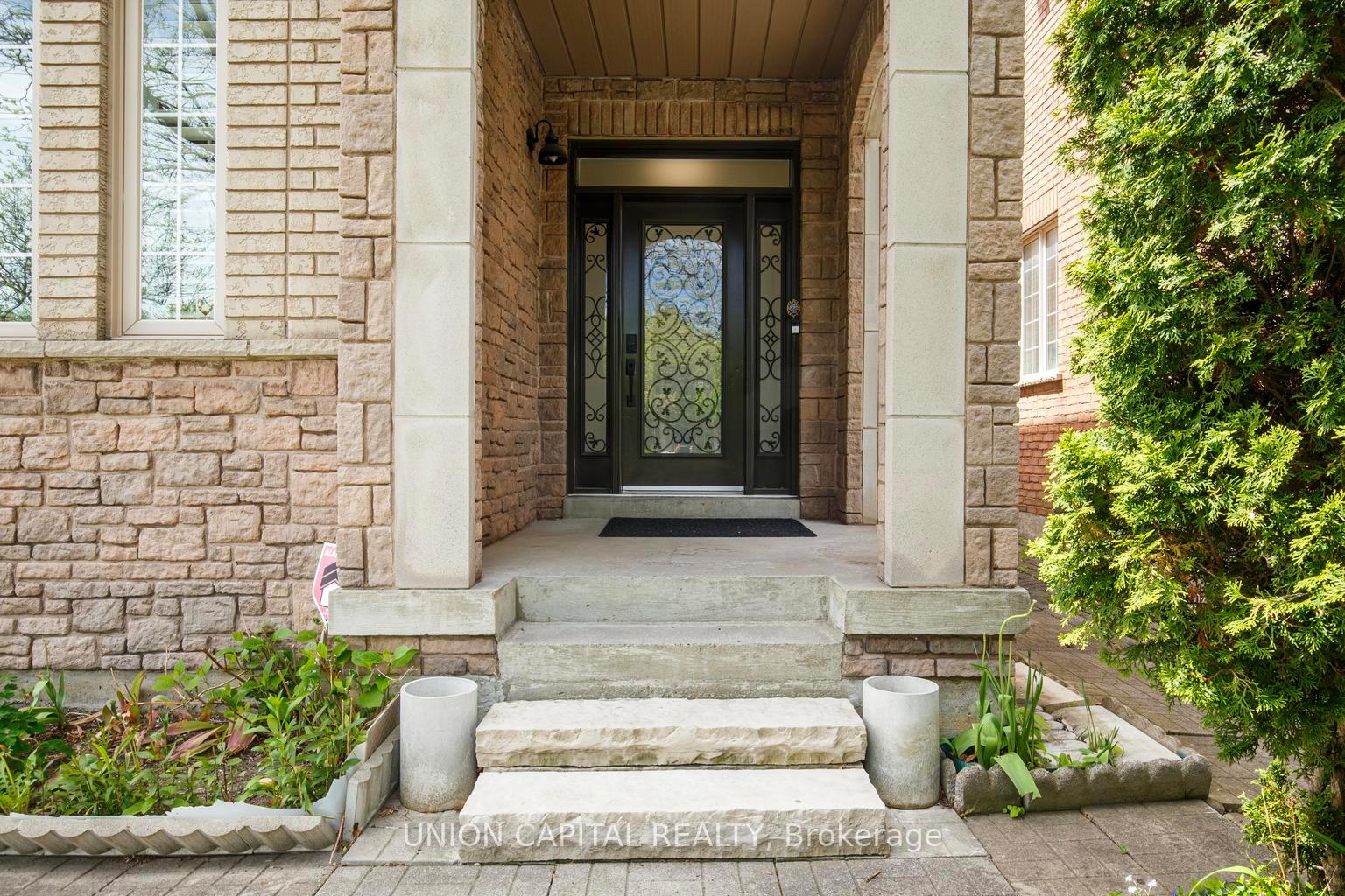 Photo 2 of 69 Southbrook Crescent, Markham, Cachet — HOMEH
