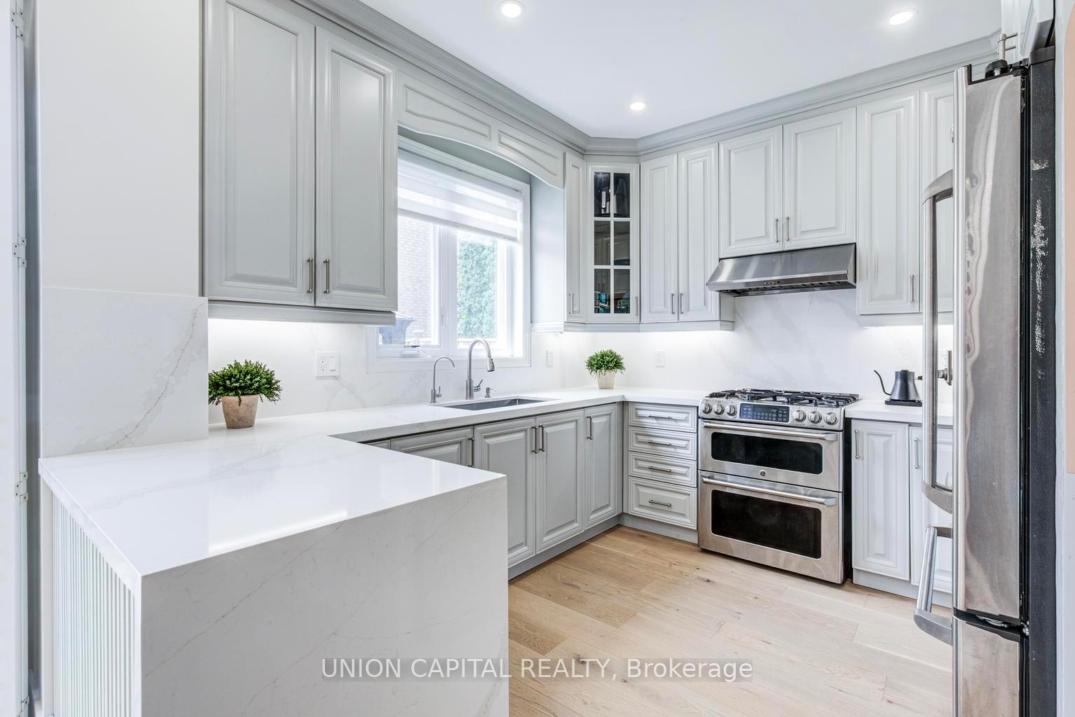 Photo 11 of 69 Southbrook Crescent, Markham, Cachet — HOMEH