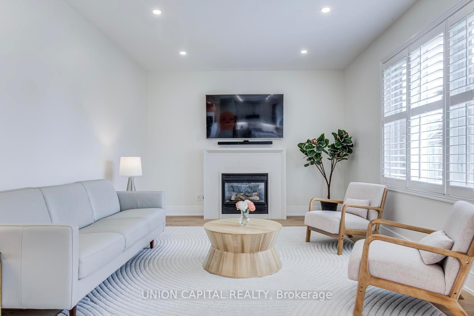 Photo 21 of 69 Southbrook Crescent, Markham, Cachet — HOMEH