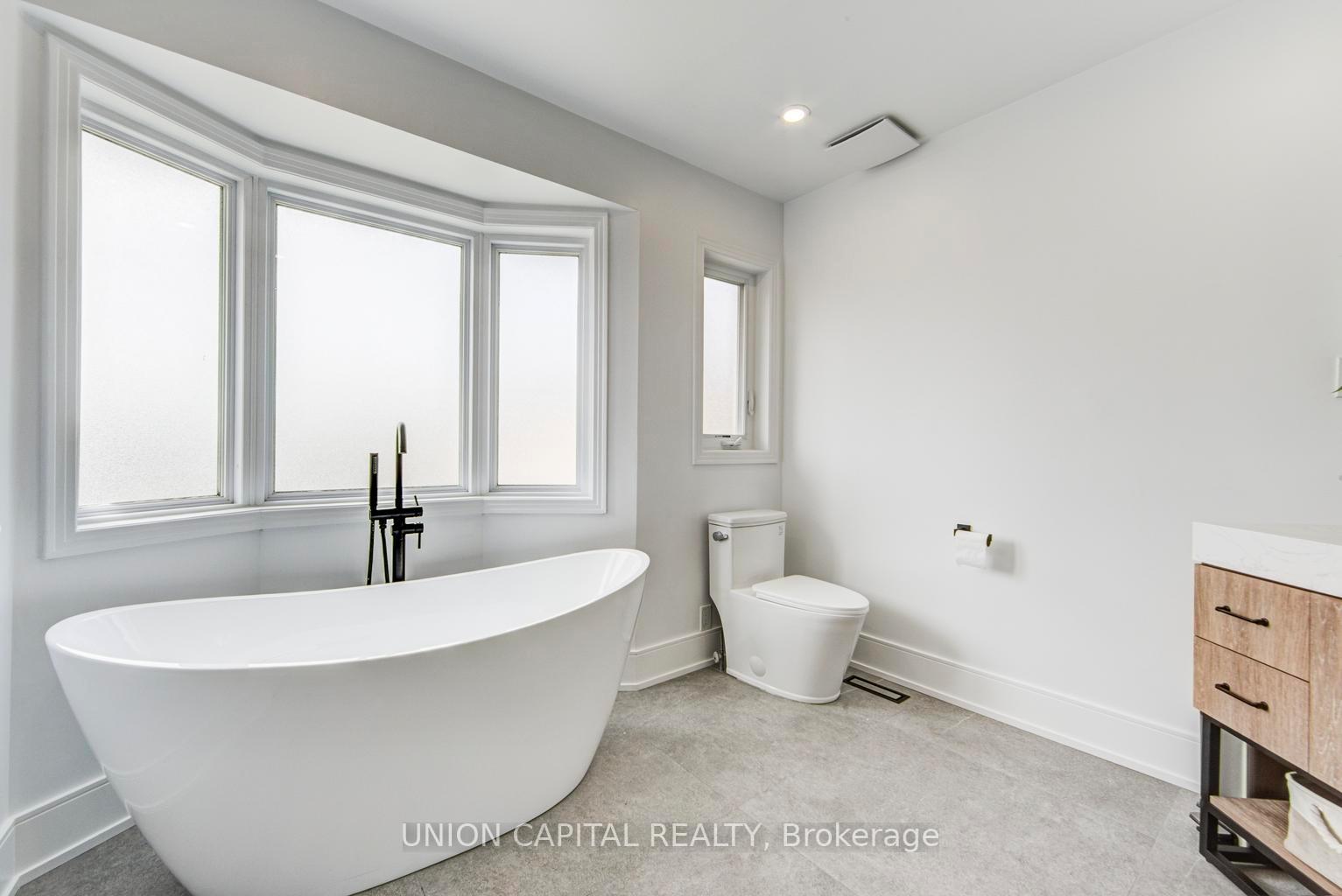 Photo 31 of 69 Southbrook Crescent, Markham, Cachet — HOMEH