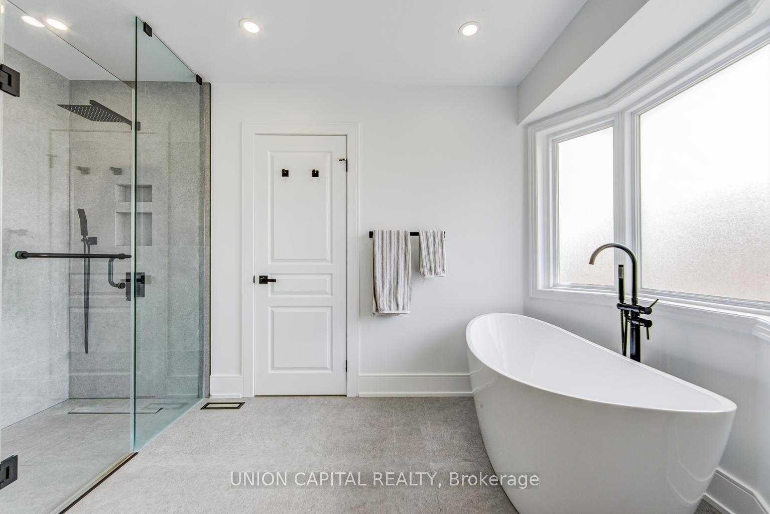 Photo 32 of 69 Southbrook Crescent, Markham, Cachet — HOMEH