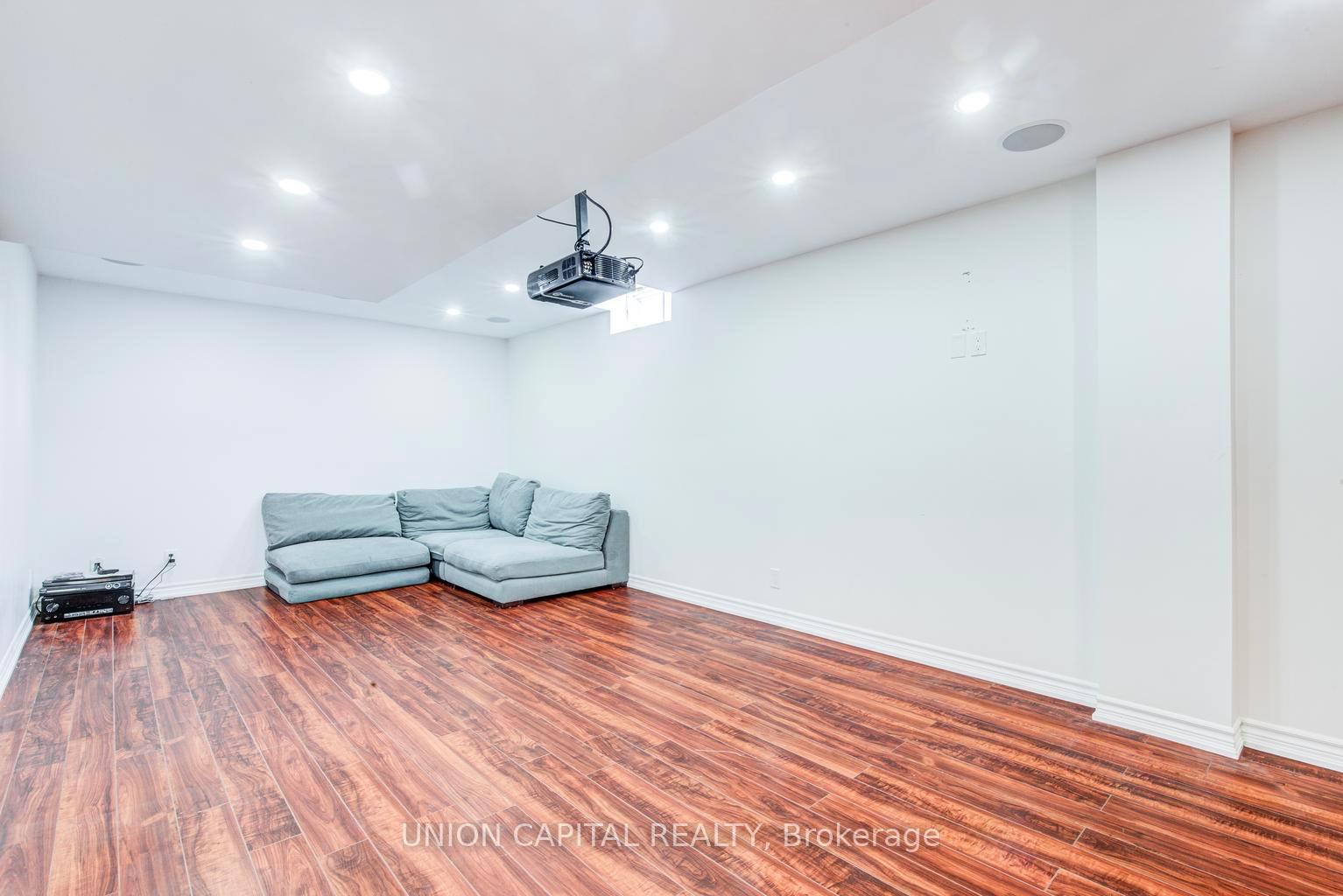 Photo 45 of 69 Southbrook Crescent, Markham, Cachet — HOMEH