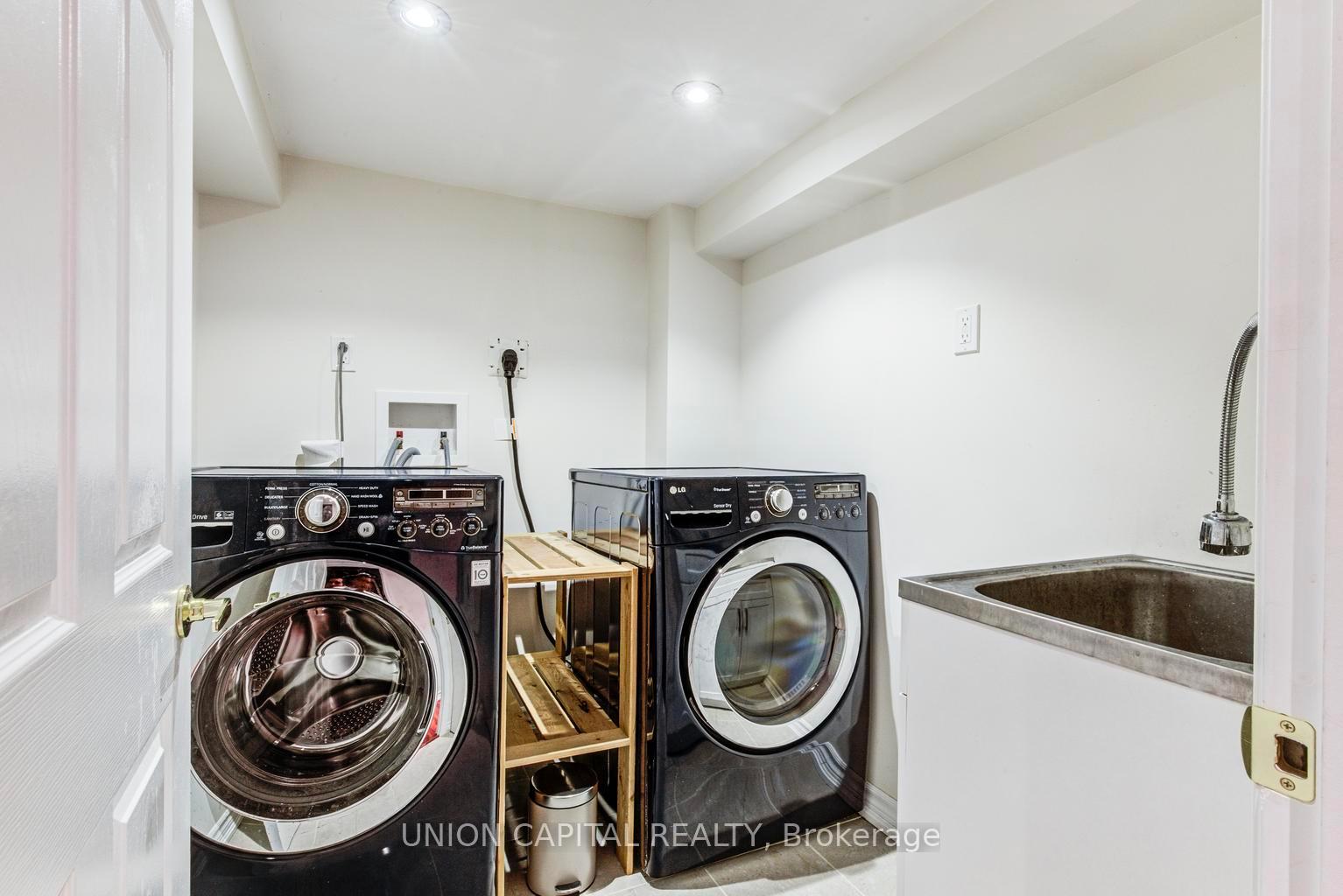 Photo 48 of 69 Southbrook Crescent, Markham, Cachet — HOMEH