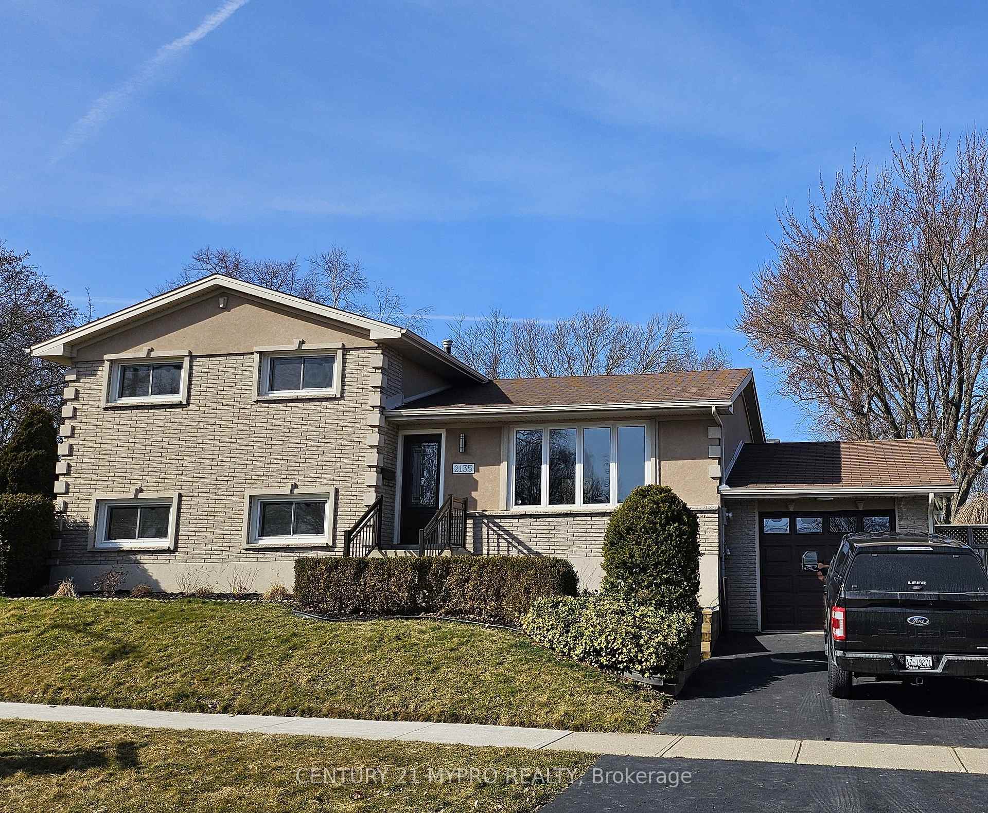 Photo 1 of 2135 Cobblestone Drive, Burlington, Brant Hills — HOMEH