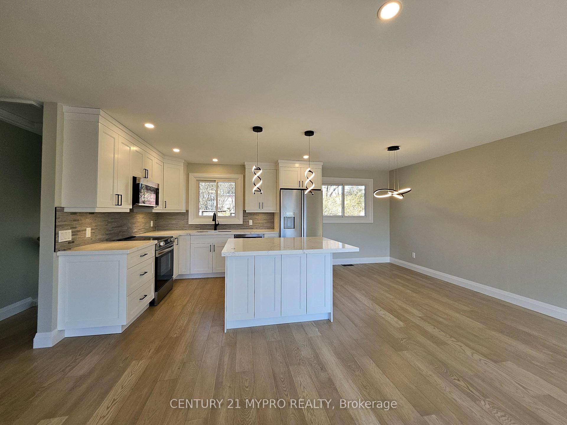 Photo 3 of 2135 Cobblestone Drive, Burlington, Brant Hills — HOMEH