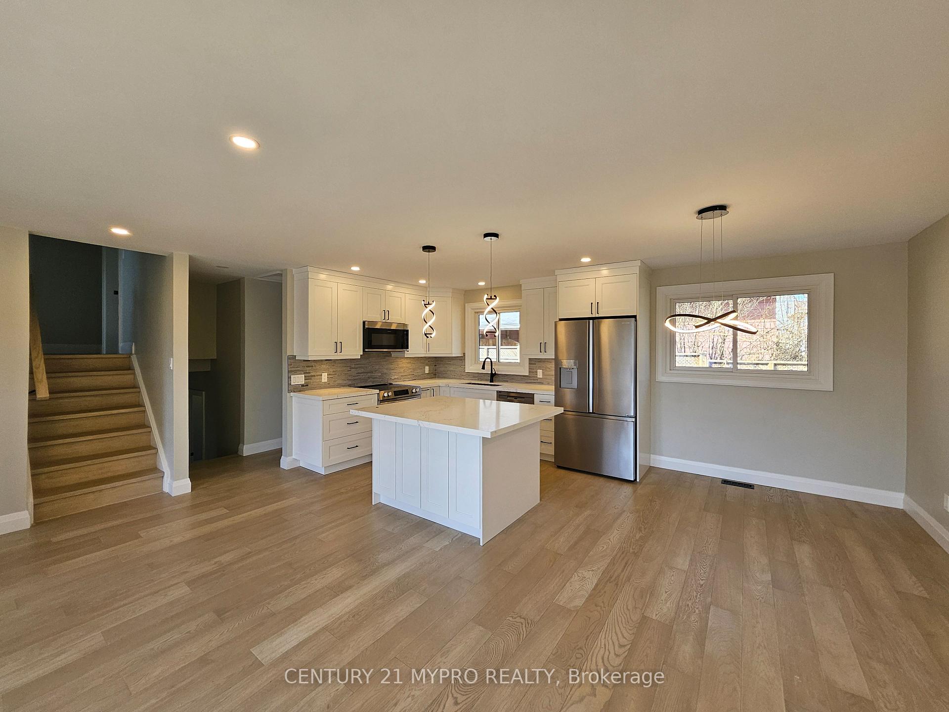 Photo 4 of 2135 Cobblestone Drive, Burlington, Brant Hills — HOMEH