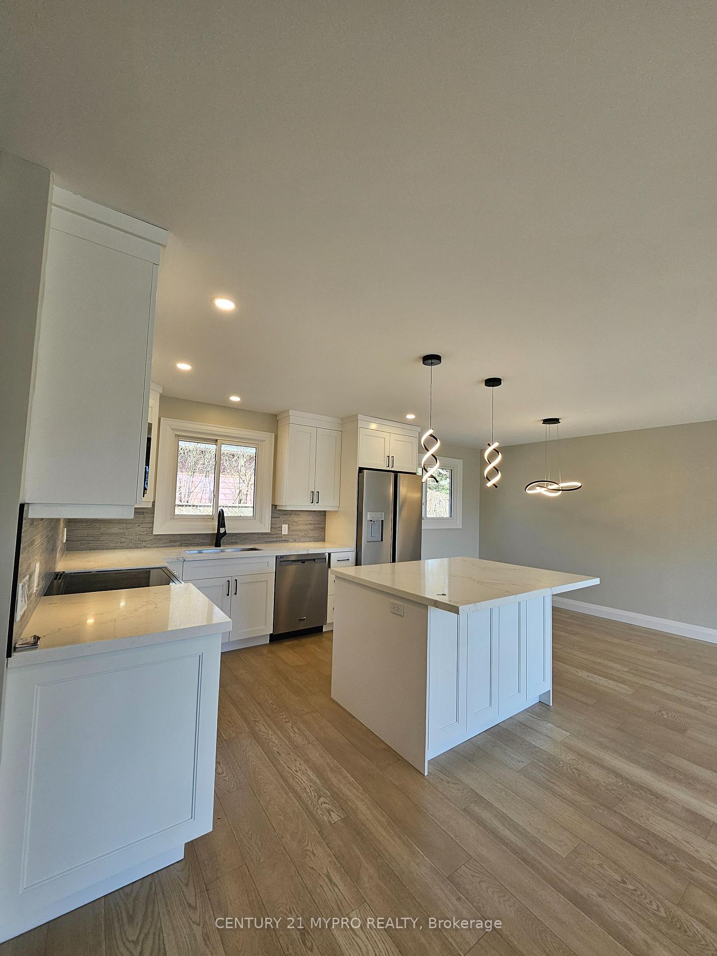 Photo 5 of 2135 Cobblestone Drive, Burlington, Brant Hills — HOMEH