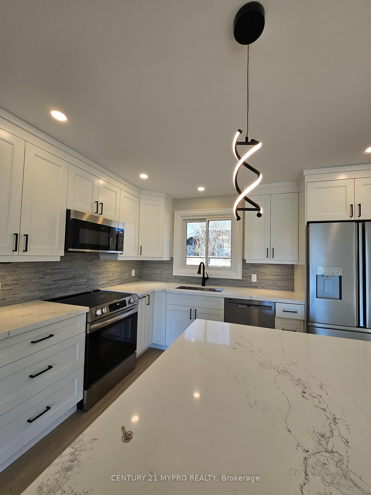 Photo 6 of 2135 Cobblestone Drive, Burlington, Brant Hills — HOMEH