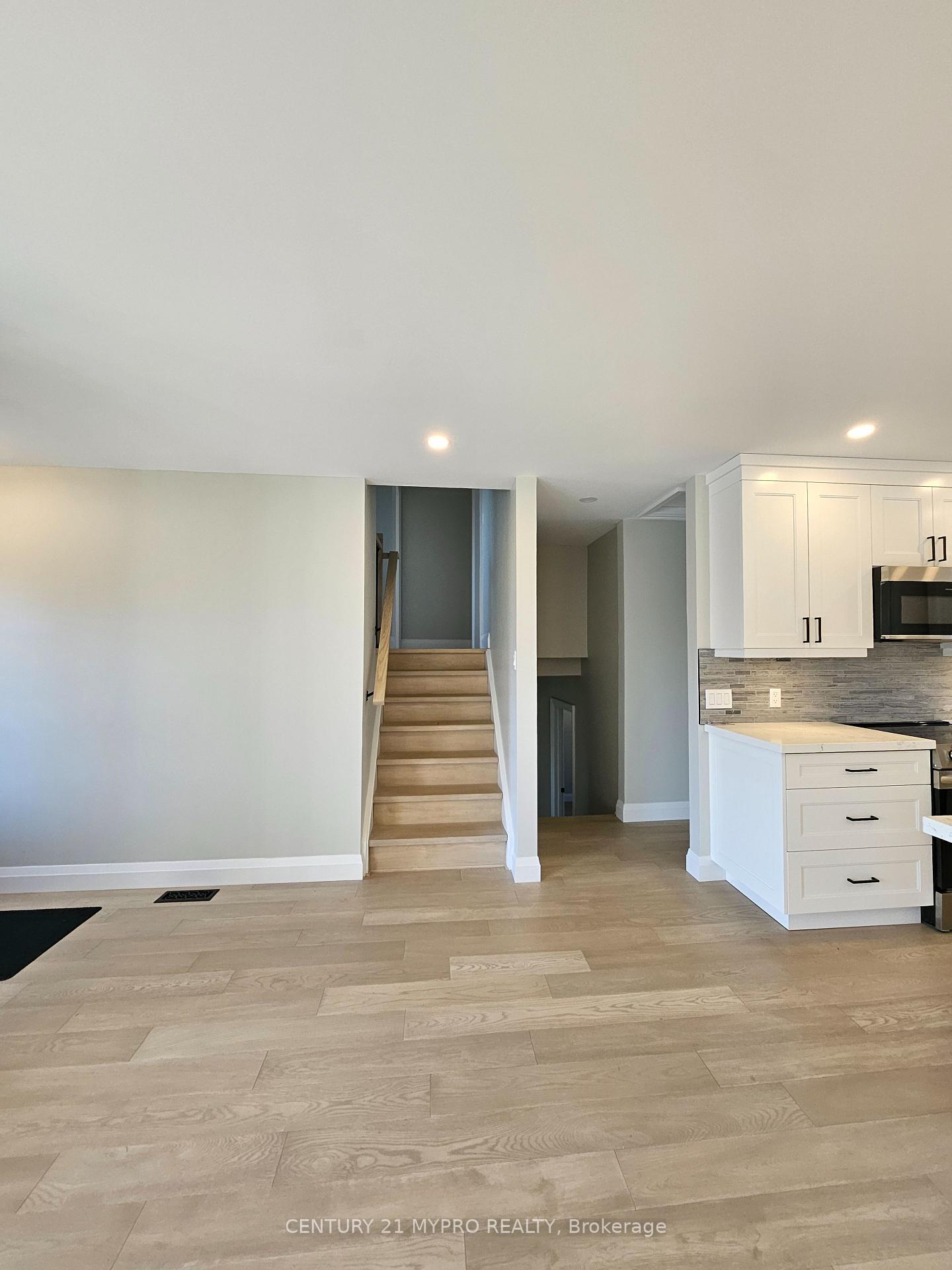 Photo 10 of 2135 Cobblestone Drive, Burlington, Brant Hills — HOMEH
