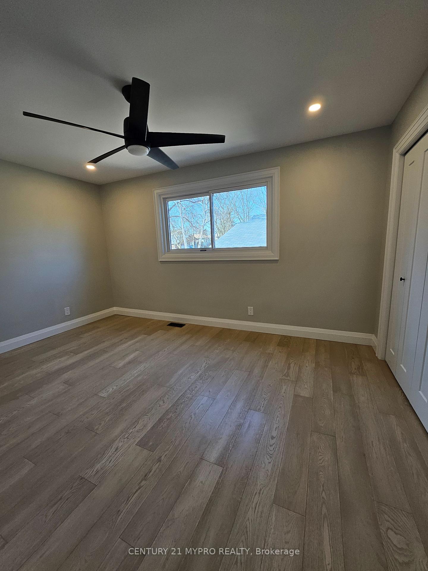 Photo 11 of 2135 Cobblestone Drive, Burlington, Brant Hills — HOMEH