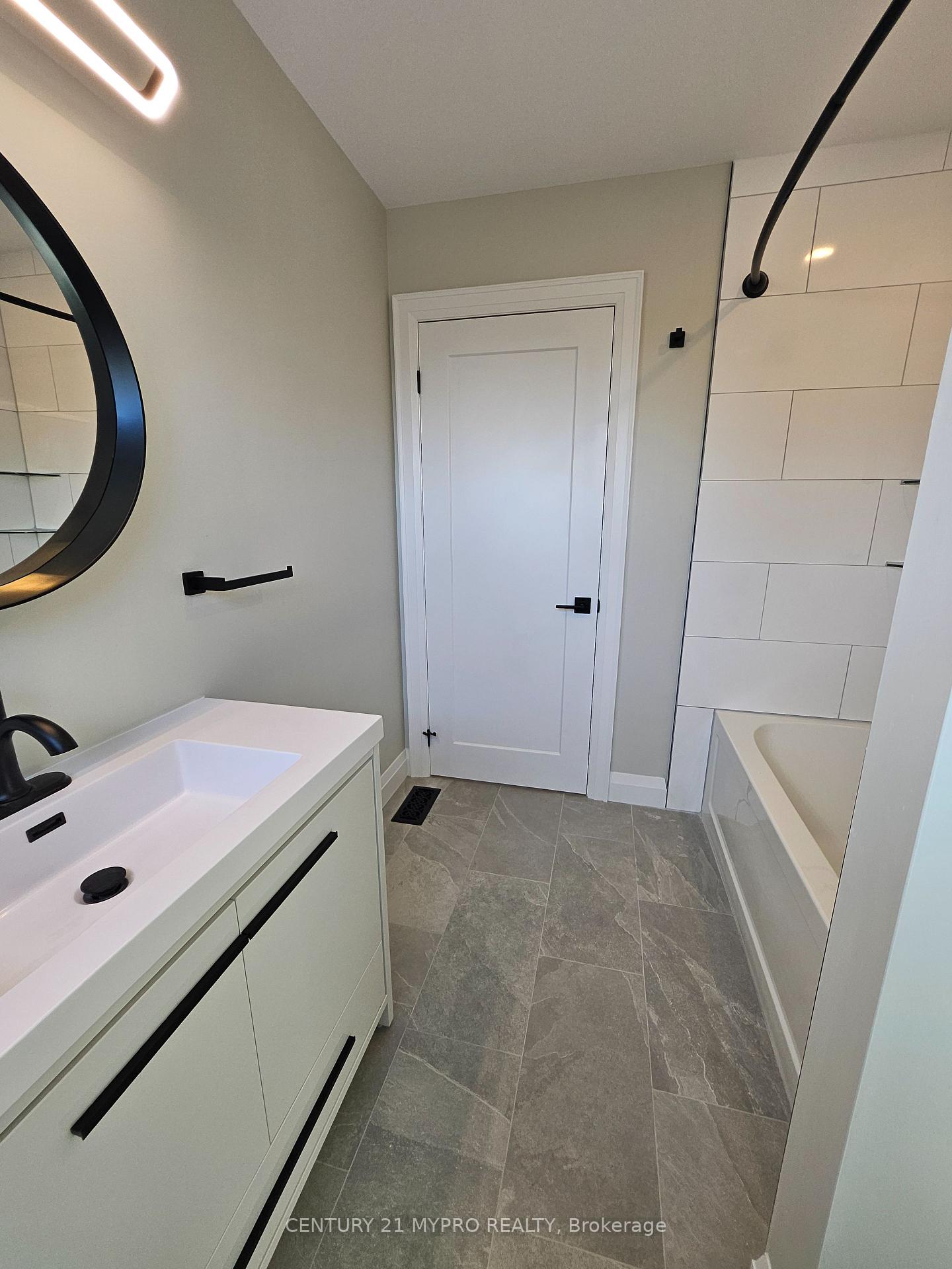 Photo 15 of 2135 Cobblestone Drive, Burlington, Brant Hills — HOMEH
