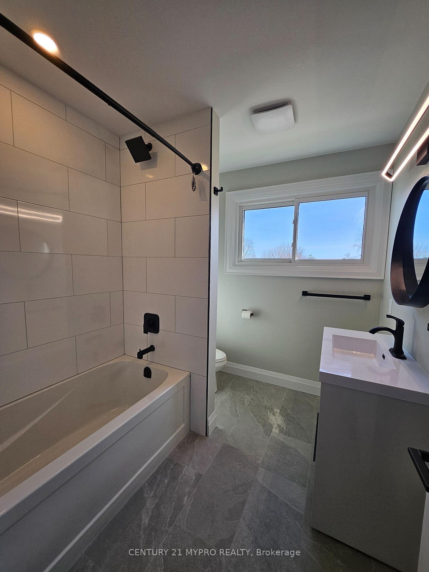 Photo 16 of 2135 Cobblestone Drive, Burlington, Brant Hills — HOMEH
