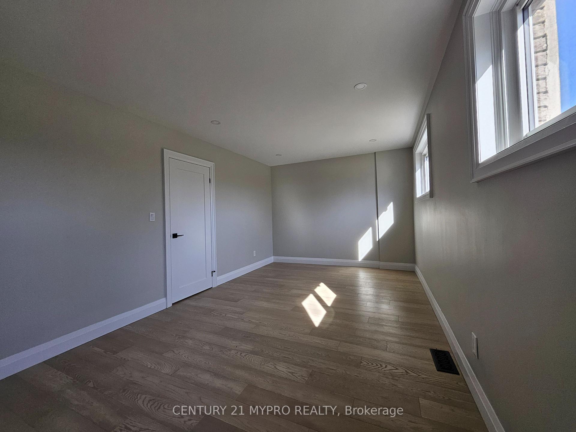 Photo 20 of 2135 Cobblestone Drive, Burlington, Brant Hills — HOMEH