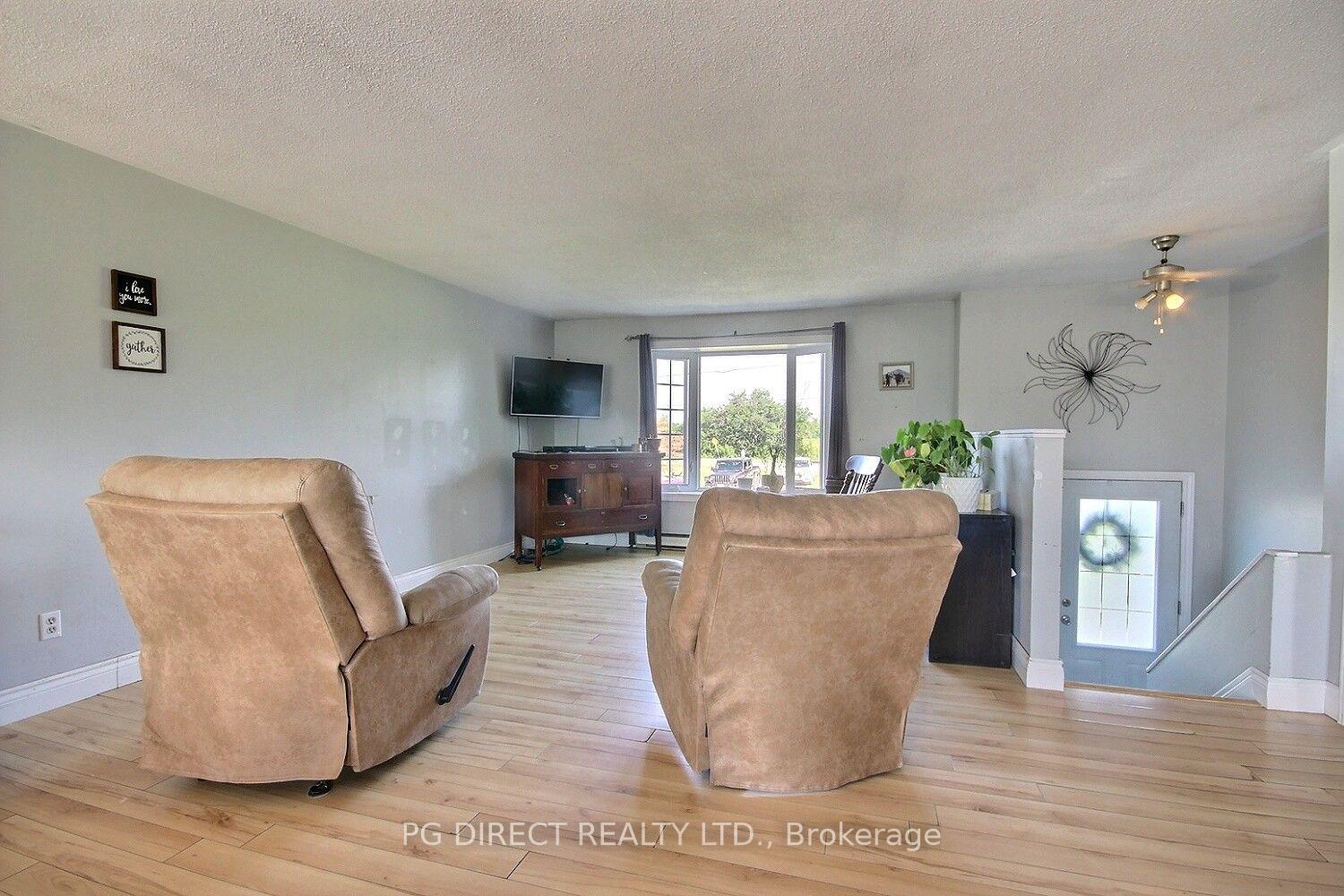 Photo 3 of 1065 County Rd 19, Prince Edward County, Ameliasburg Ward — HOMEH