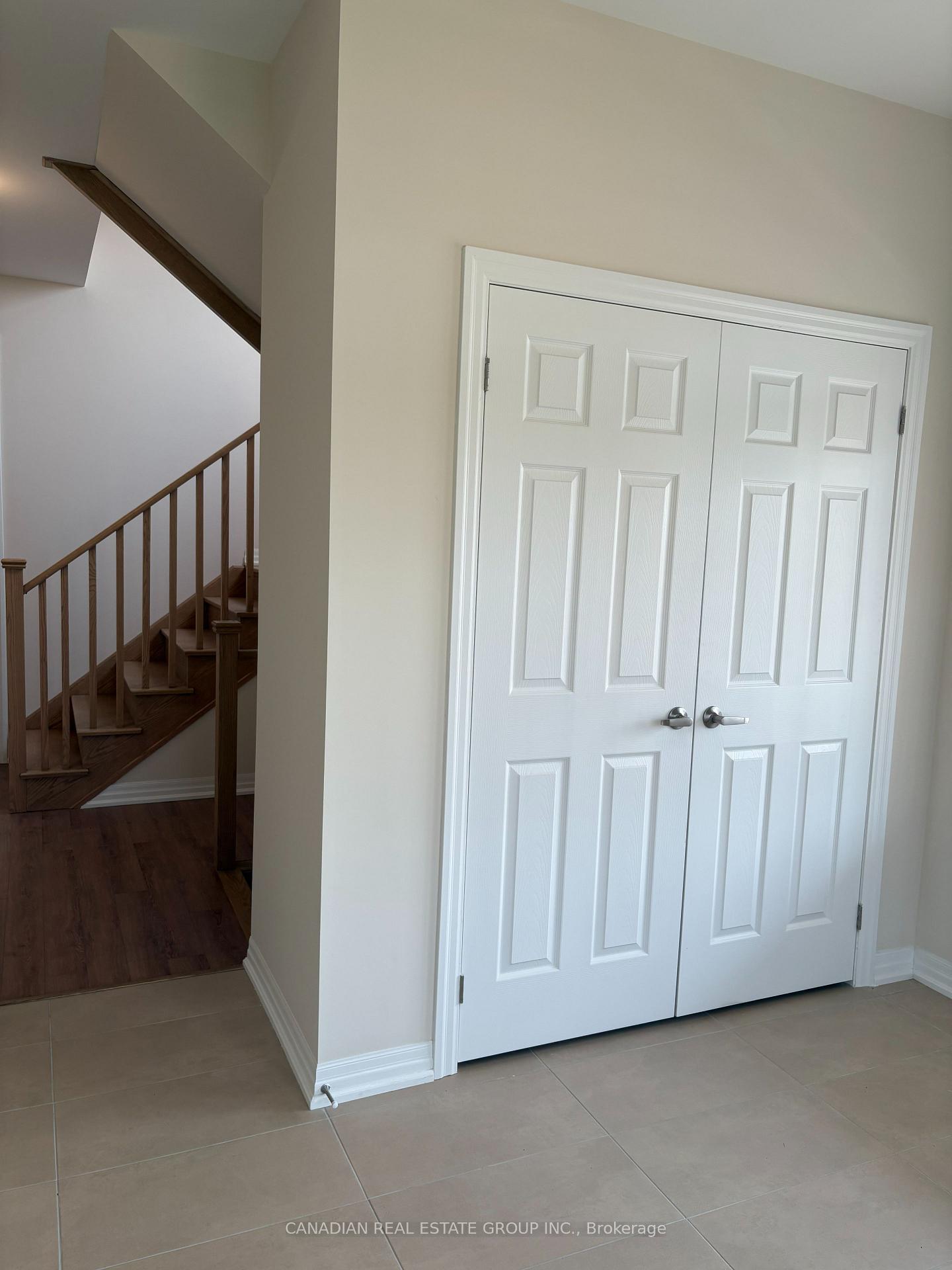 Photo 3 of 33 Stennett Drive, Georgina, Keswick North — HOMEH