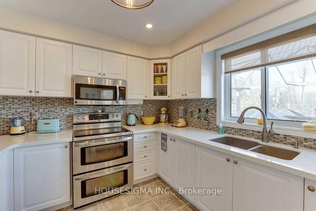 Photo 16 of 129 Gore Drive, Barrie, Ardagh — HOMEH