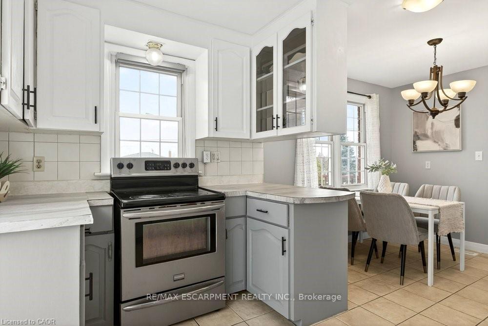 Photo 10 of 76 Margaret Avenue, Hamilton, Stoney Creek — HOMEH
