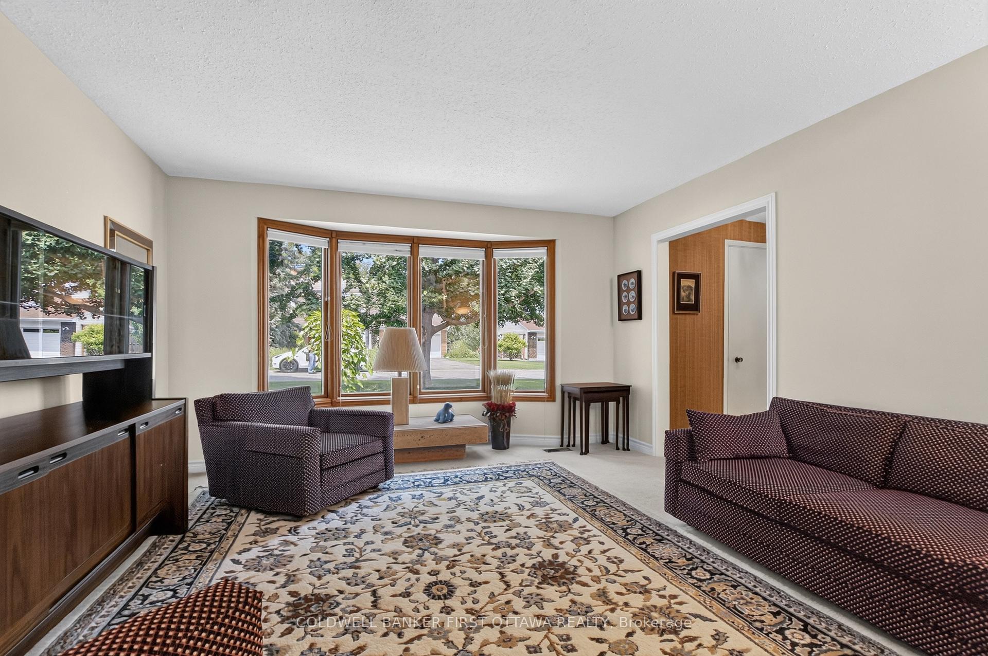 Photo 13 of 6 Cosburn Avenue, Ottawa, Arlington Woods — HOMEH