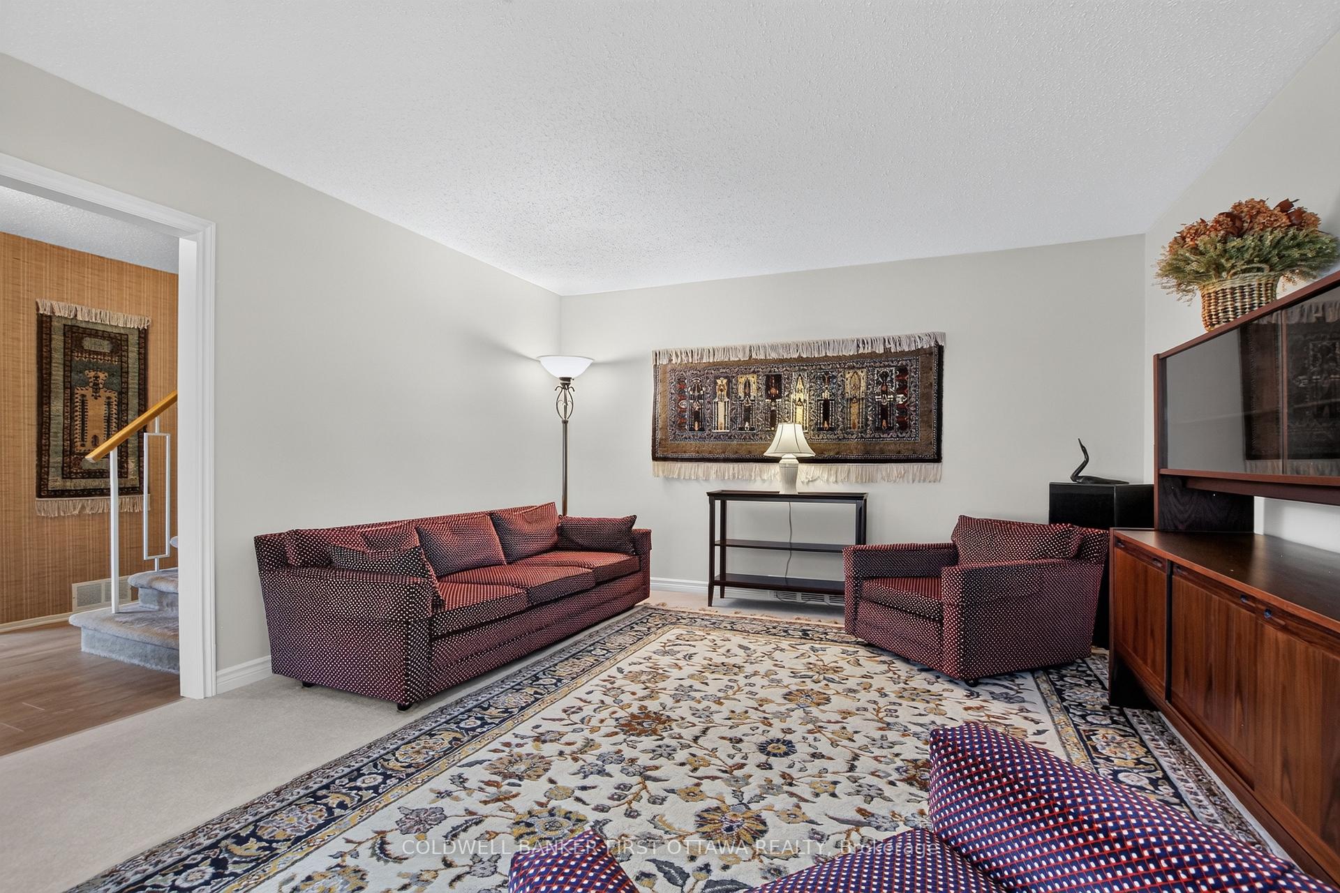 Photo 14 of 6 Cosburn Avenue, Ottawa, Arlington Woods — HOMEH