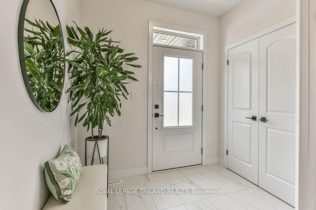 Photo 6 of 6682 Hayward Drive, London, South V — HOMEH