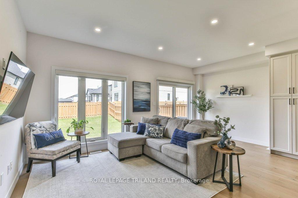 Photo 8 of 6682 Hayward Drive, London, South V — HOMEH