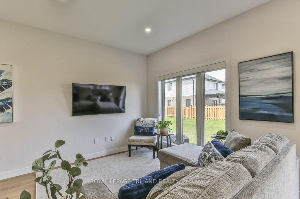Photo 10 of 6682 Hayward Drive, London, South V — HOMEH