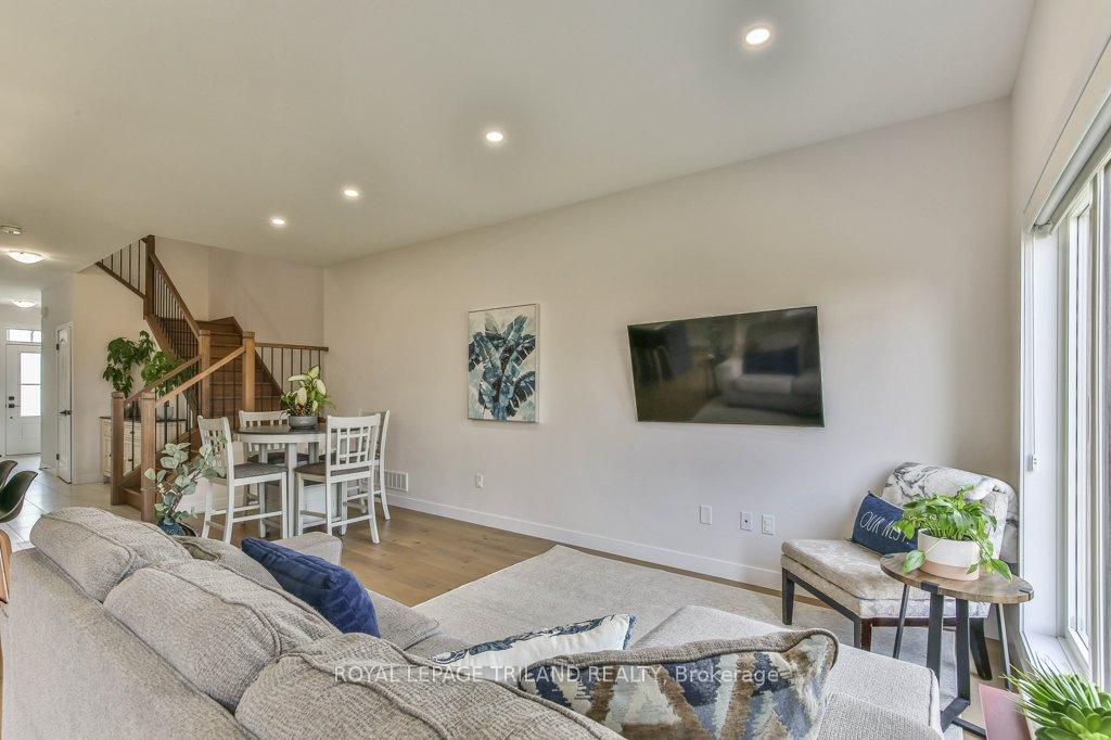 Photo 11 of 6682 Hayward Drive, London, South V — HOMEH
