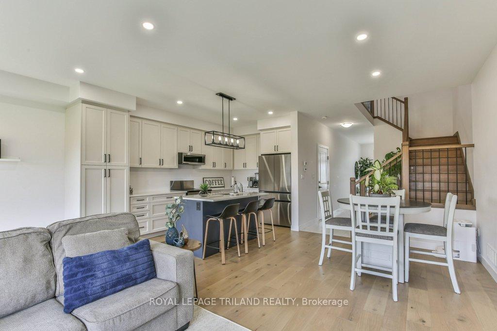 Photo 12 of 6682 Hayward Drive, London, South V — HOMEH