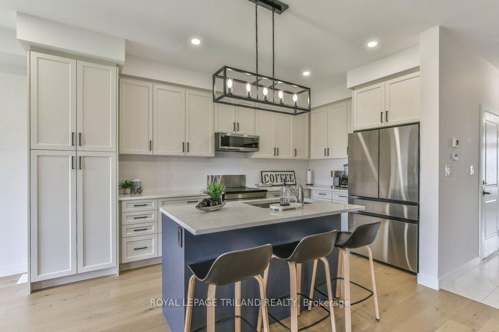 Photo 13 of 6682 Hayward Drive, London, South V — HOMEH