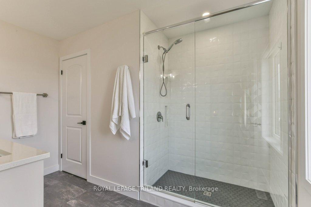 Photo 31 of 6682 Hayward Drive, London, South V — HOMEH