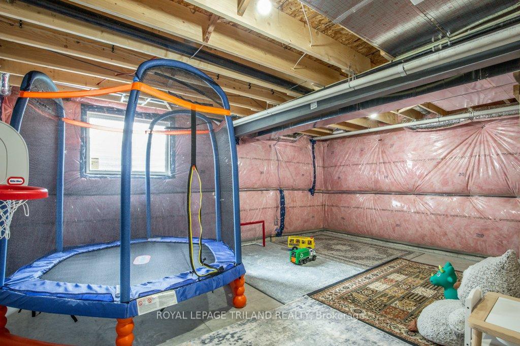 Photo 40 of 6682 Hayward Drive, London, South V — HOMEH