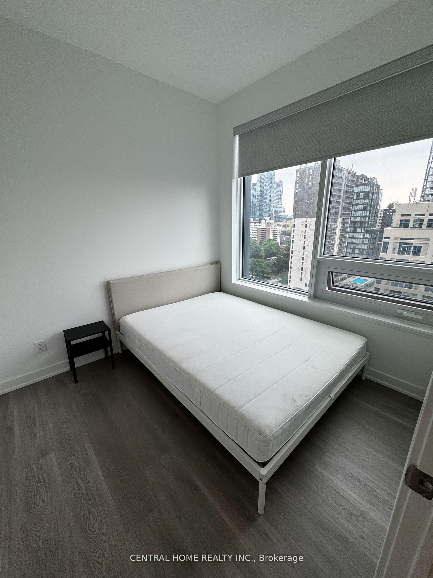 Photo 5 of Unit 1612, 8 Wellesley Street W, Toronto, Bay Street Corridor — HOMEH