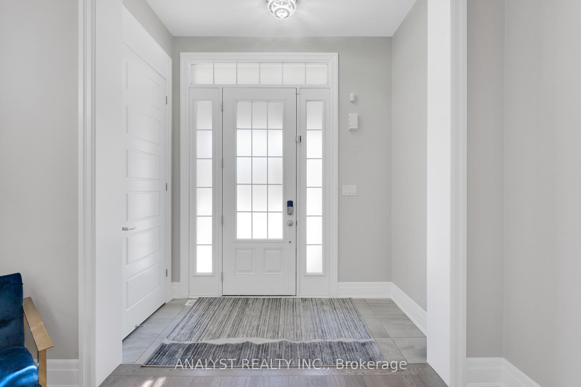 Photo 3 of 15 Streamside Street, Vaughan, Kleinburg — HOMEH