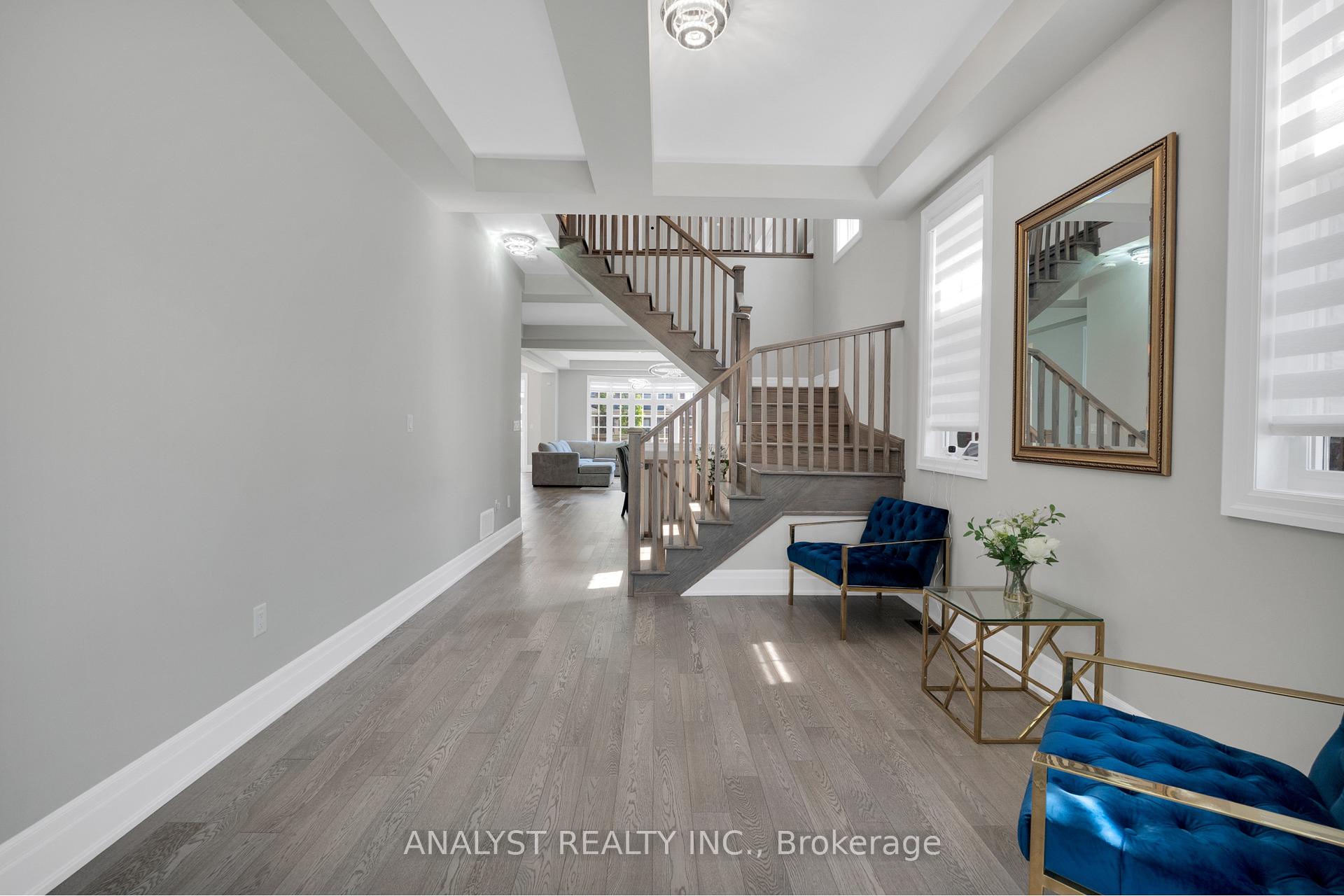 Photo 4 of 15 Streamside Street, Vaughan, Kleinburg — HOMEH