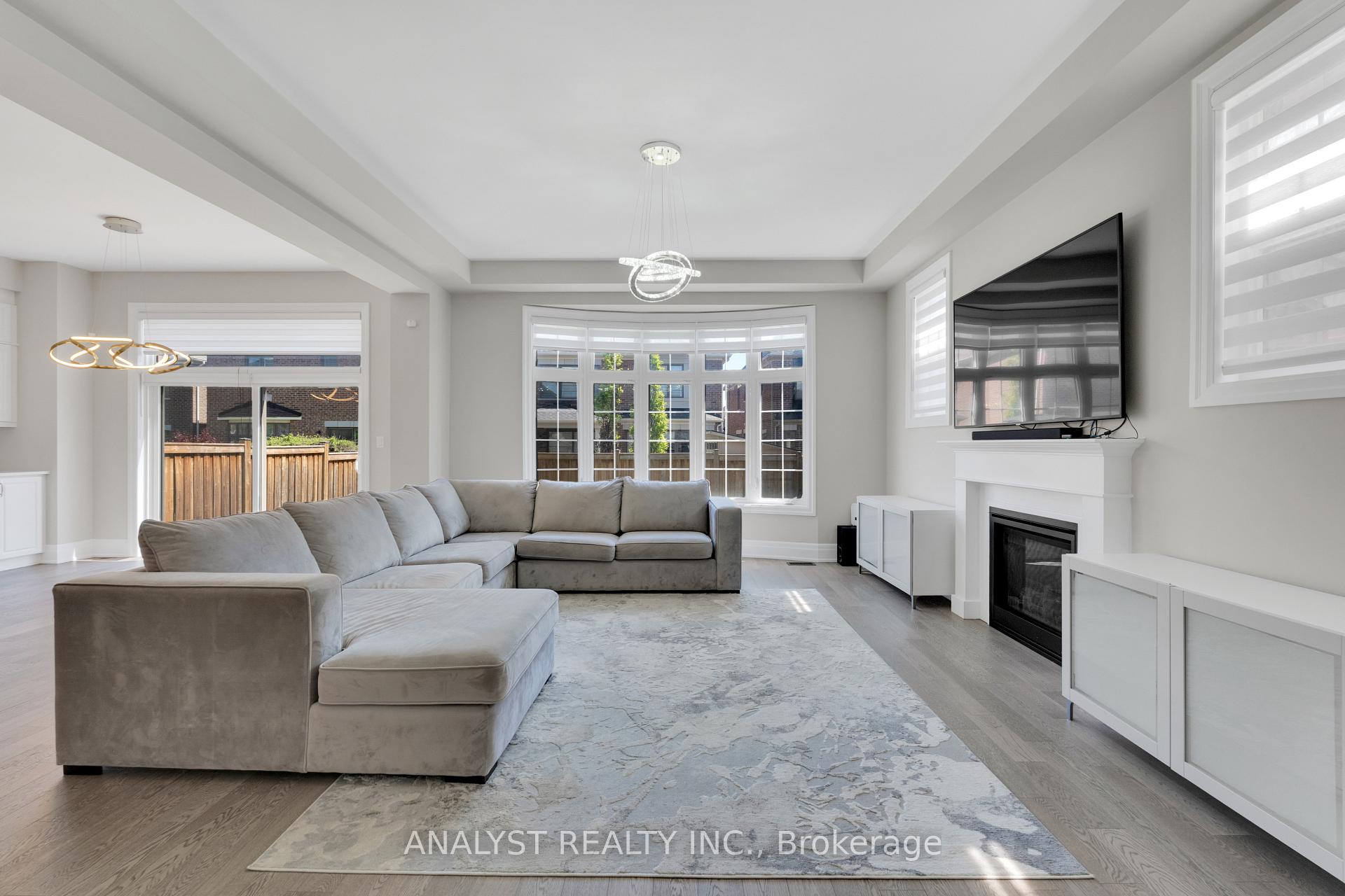 Photo 5 of 15 Streamside Street, Vaughan, Kleinburg — HOMEH