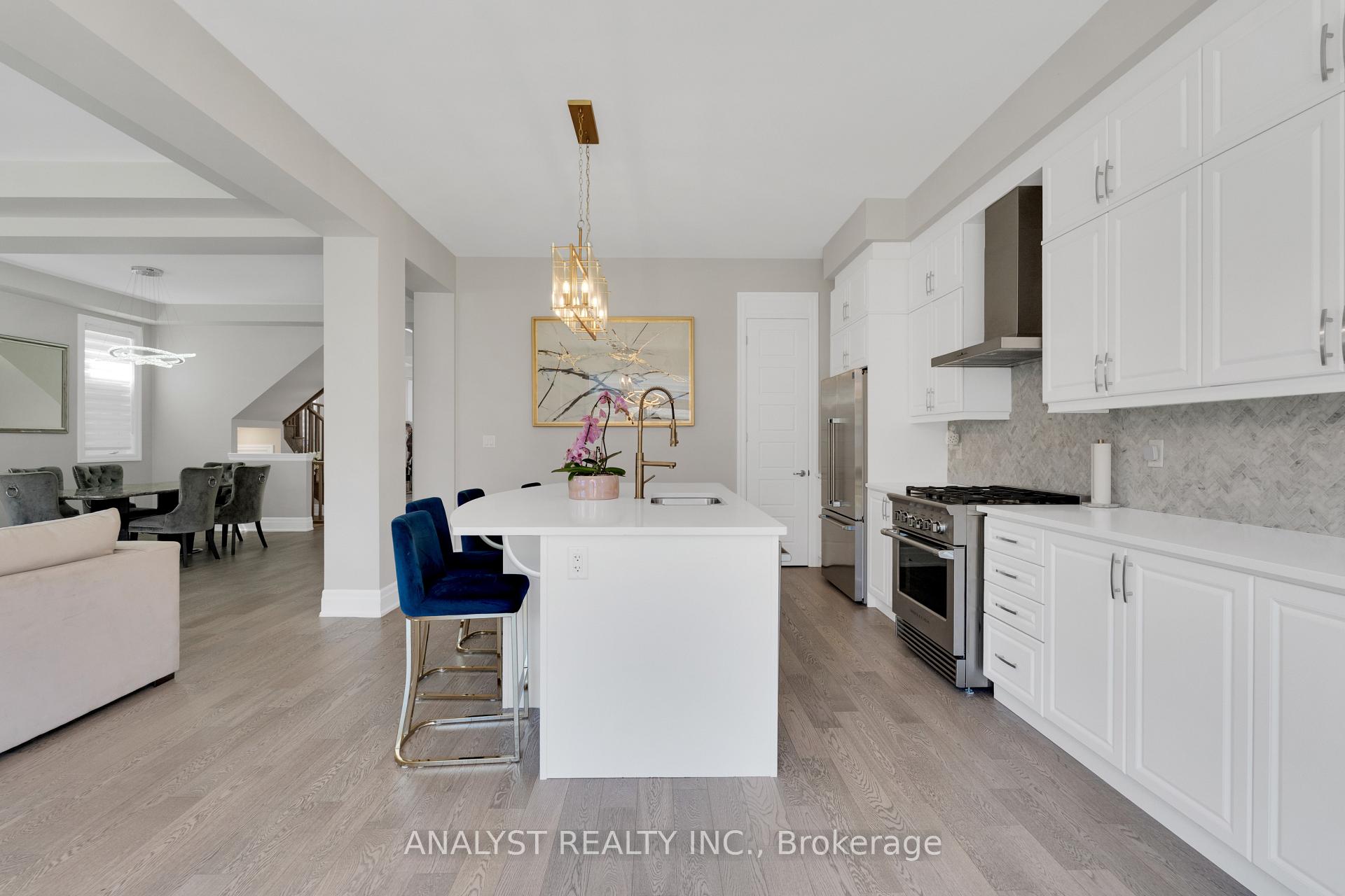 Photo 9 of 15 Streamside Street, Vaughan, Kleinburg — HOMEH