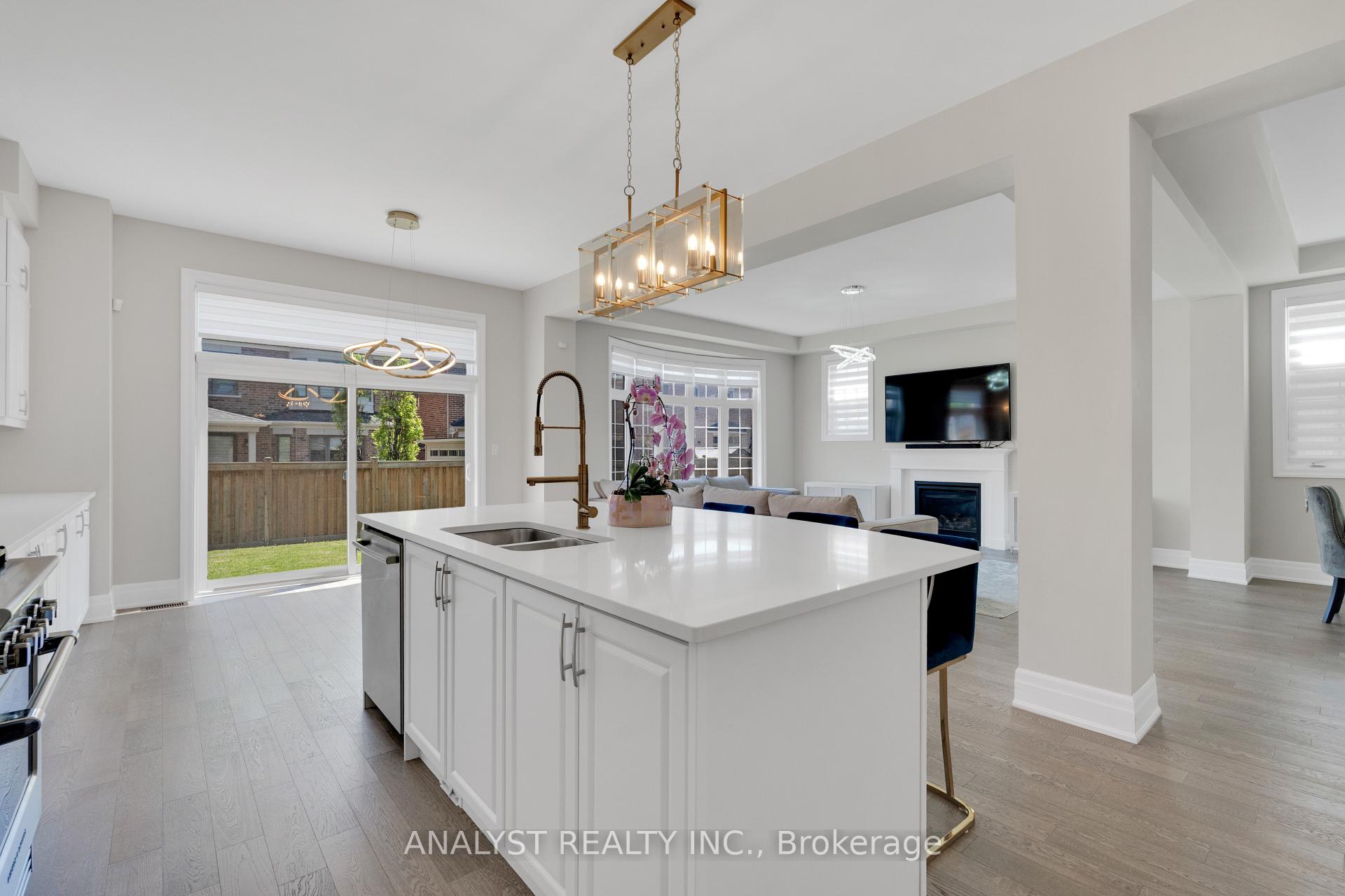 Photo 10 of 15 Streamside Street, Vaughan, Kleinburg — HOMEH