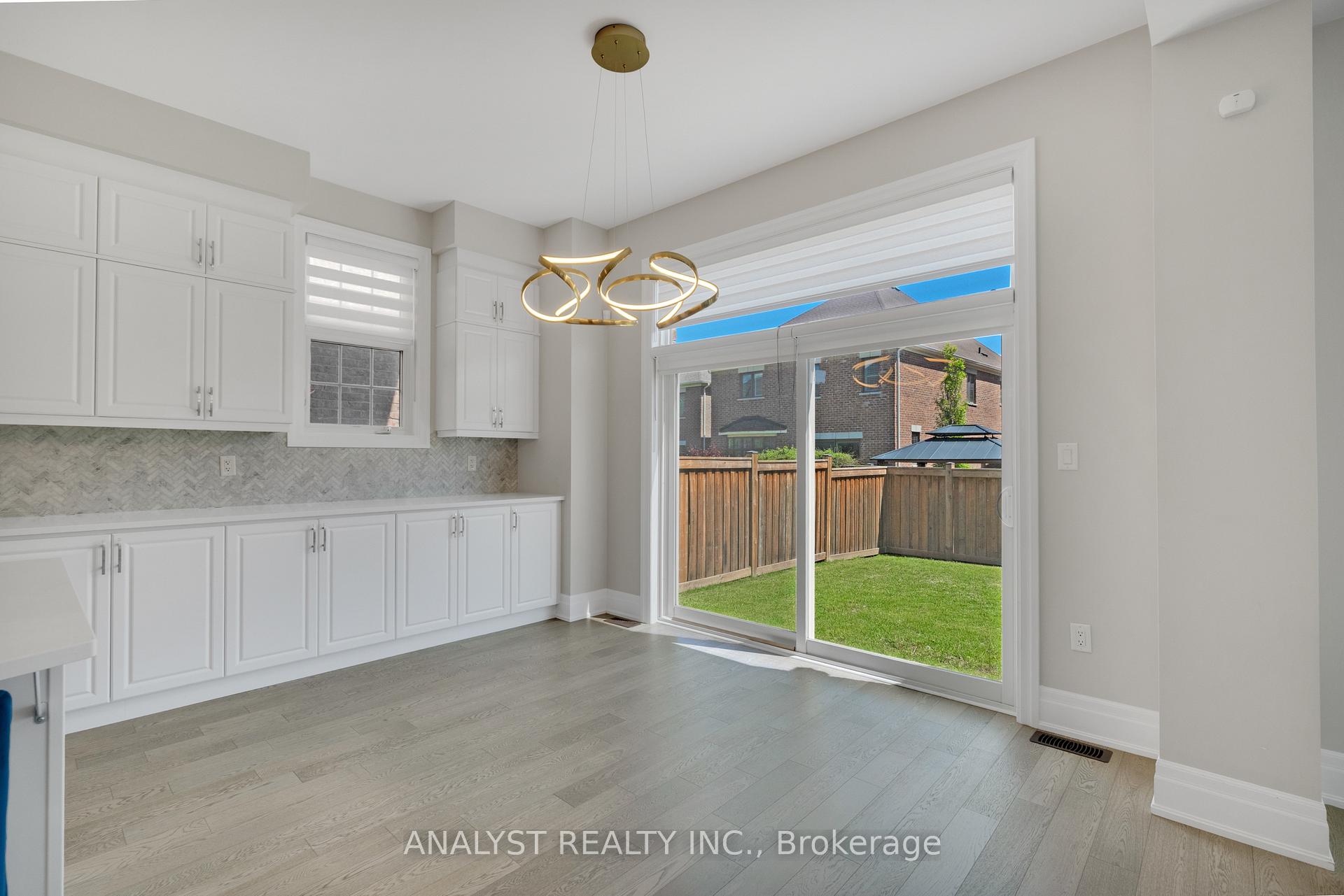 Photo 11 of 15 Streamside Street, Vaughan, Kleinburg — HOMEH