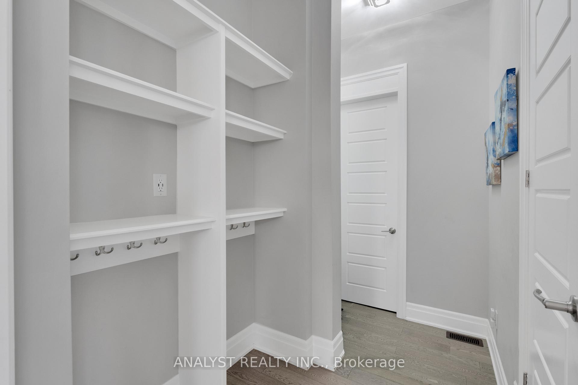 Photo 14 of 15 Streamside Street, Vaughan, Kleinburg — HOMEH