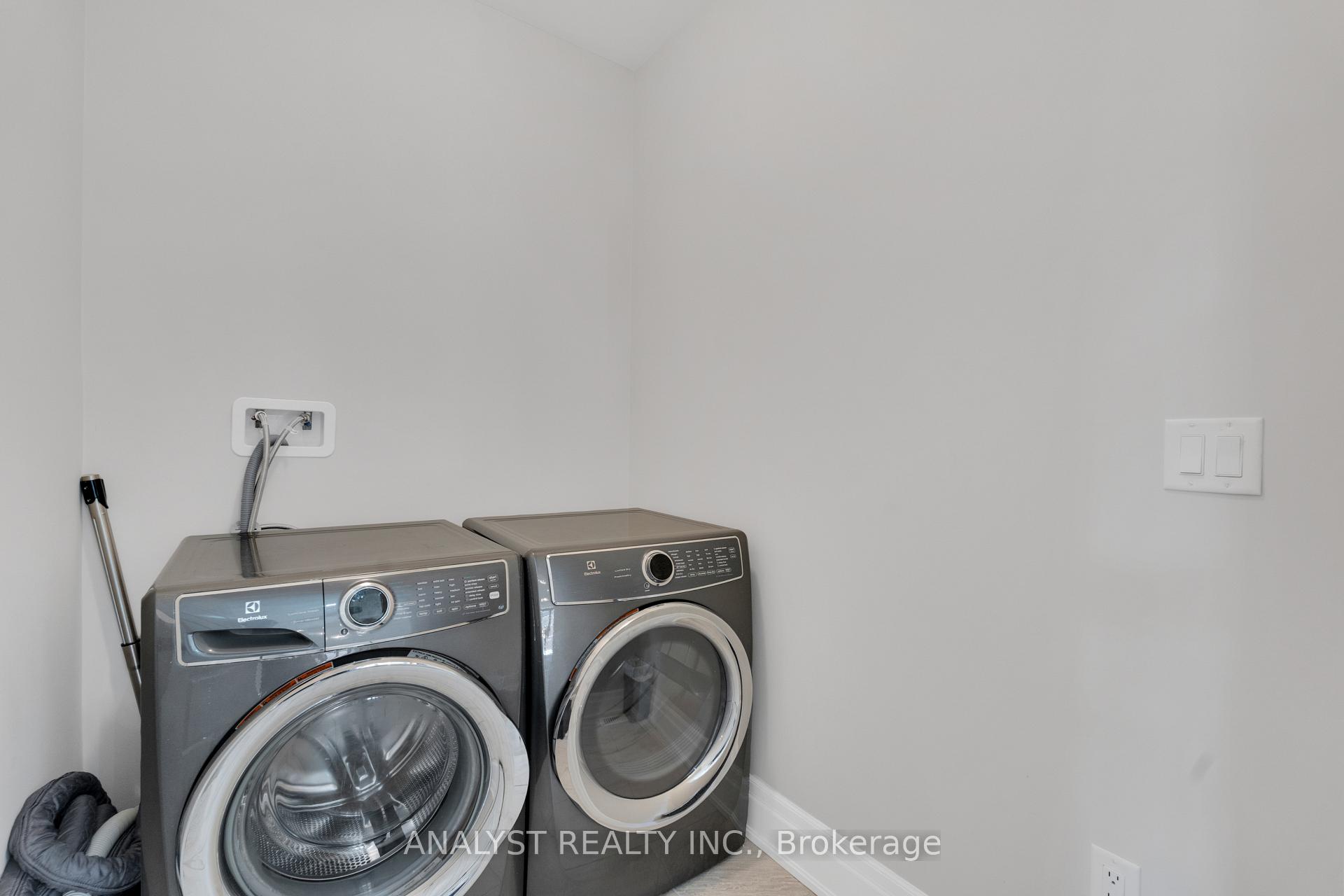 Photo 31 of 15 Streamside Street, Vaughan, Kleinburg — HOMEH