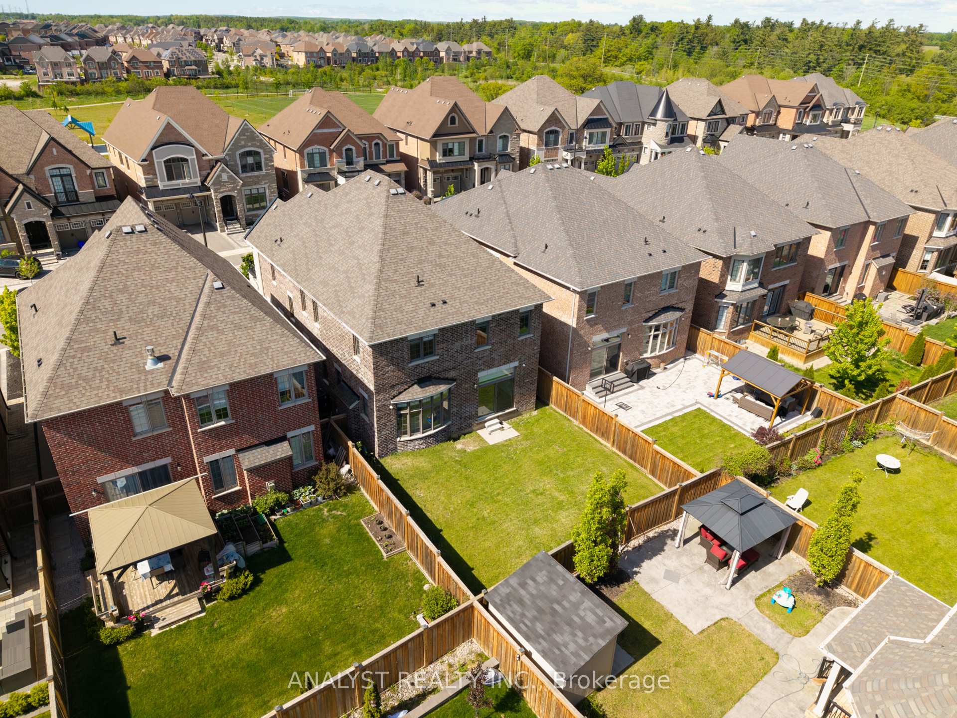 Photo 33 of 15 Streamside Street, Vaughan, Kleinburg — HOMEH