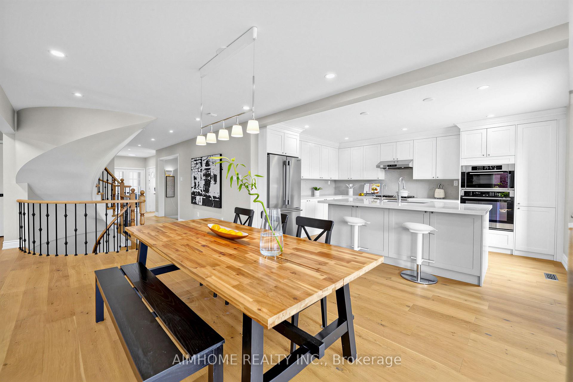Photo 3 of 68 Aitken Circle, Markham, Unionville — HOMEH