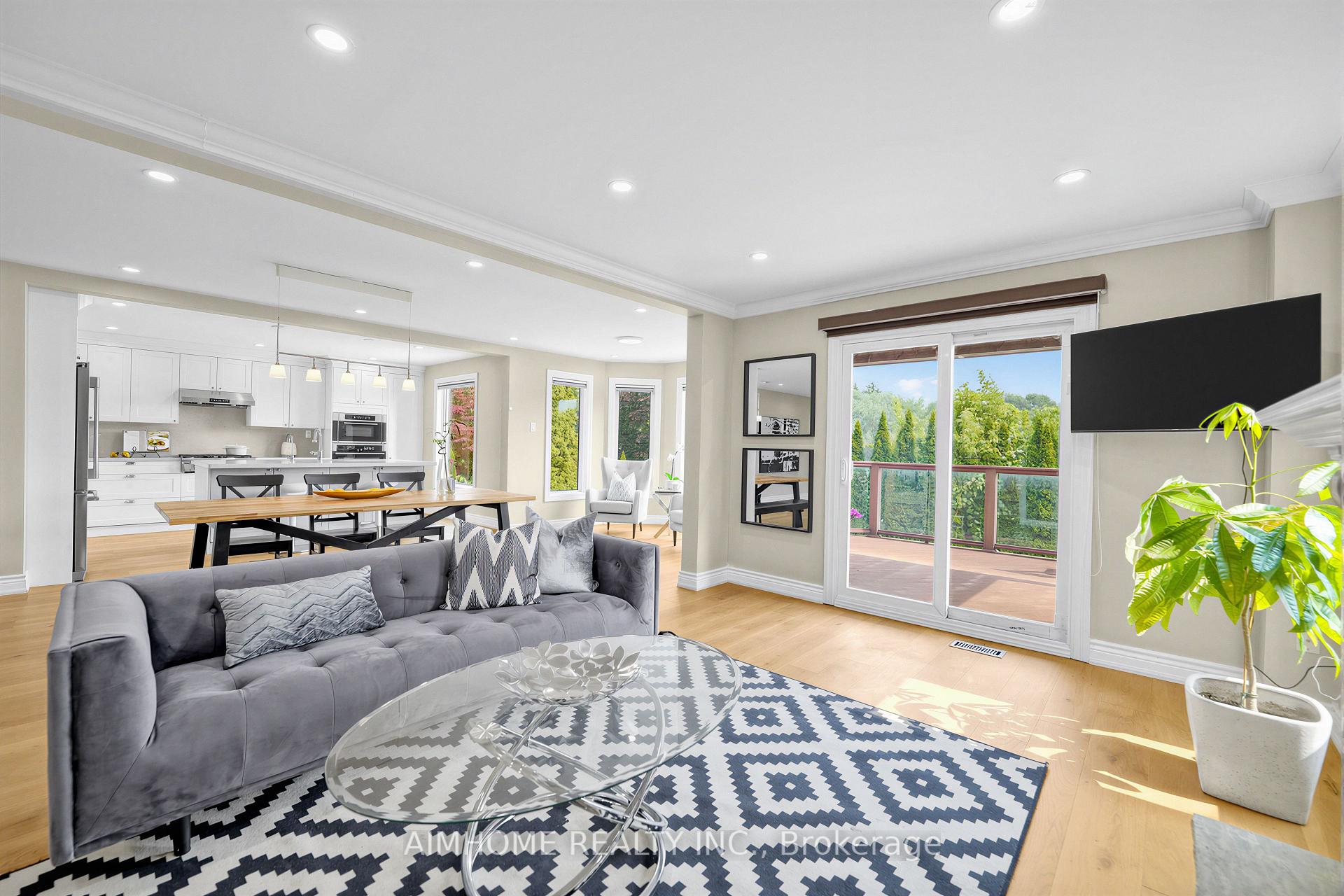 Photo 8 of 68 Aitken Circle, Markham, Unionville — HOMEH